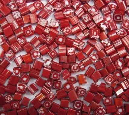 Red & White Squares O (4/5mm)