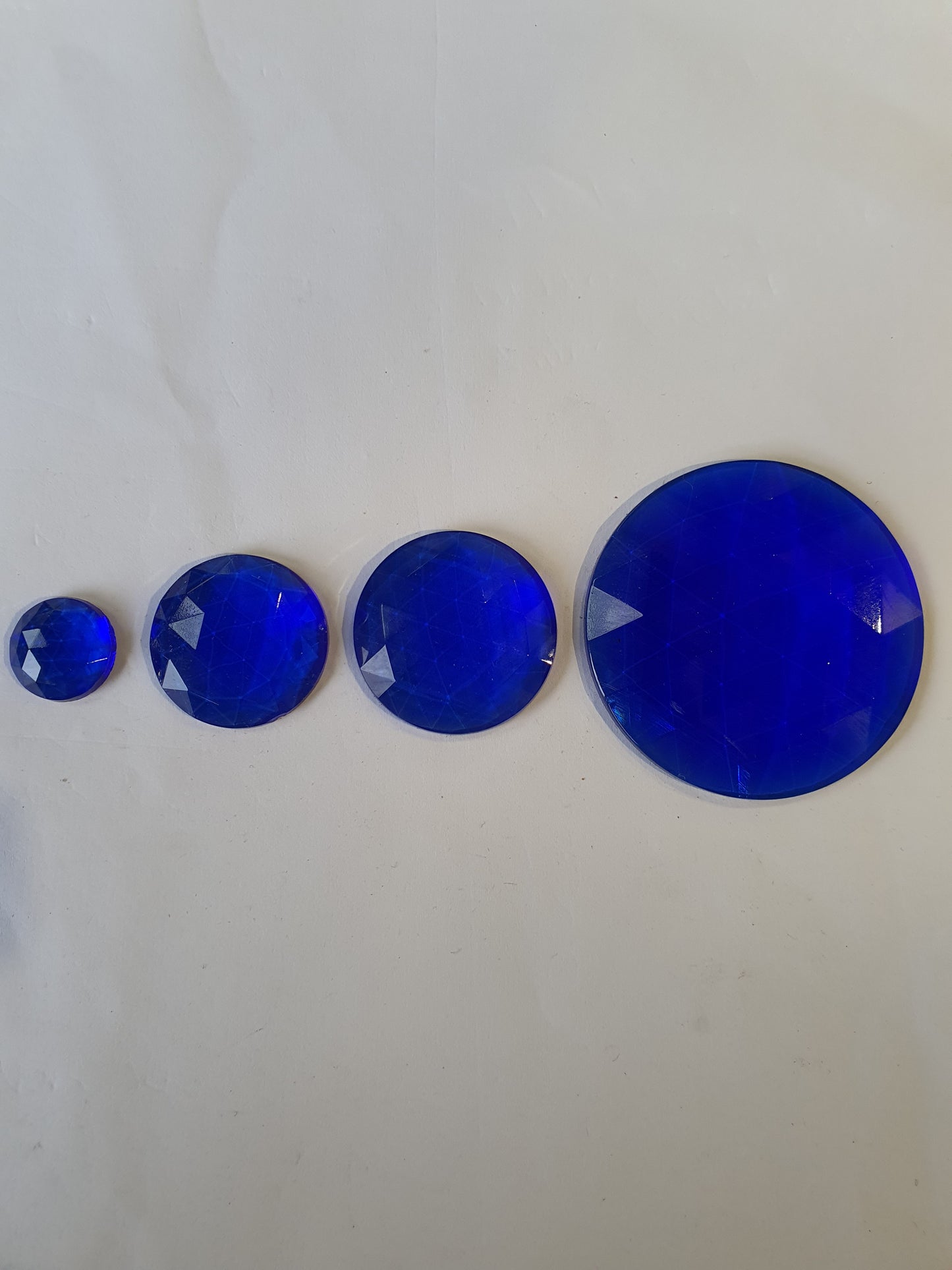 Round Dark Blue Faceted Jewels T